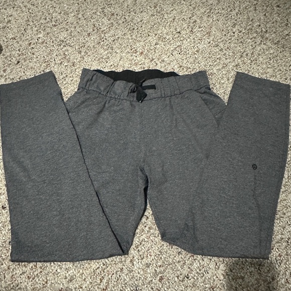 Lululemon Grey On The Fly Pant Joggers Size 4 - Picture 2 of 4